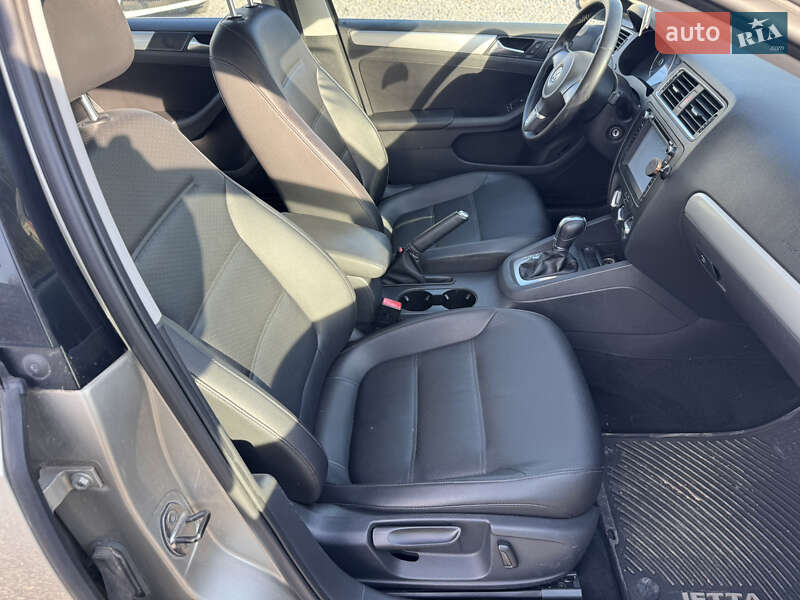 Седан Volkswagen Jetta 2012 в Хмельницком