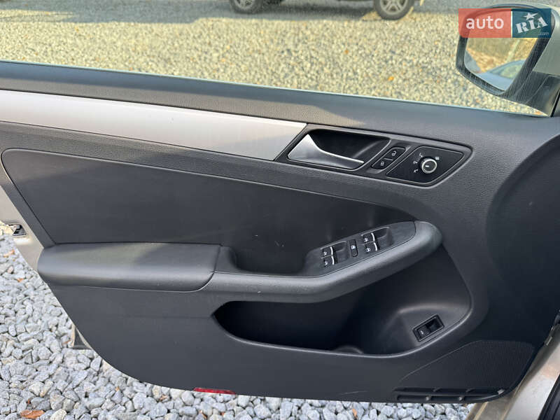 Седан Volkswagen Jetta 2012 в Хмельницком