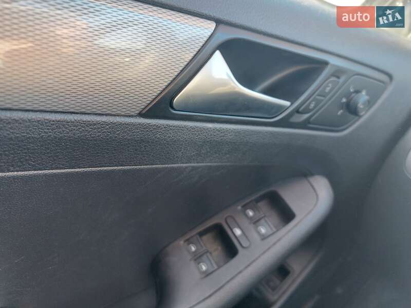 Седан Volkswagen Jetta 2016 в Львові фото 5 Седан Volkswagen Jetta 2016 в Львові