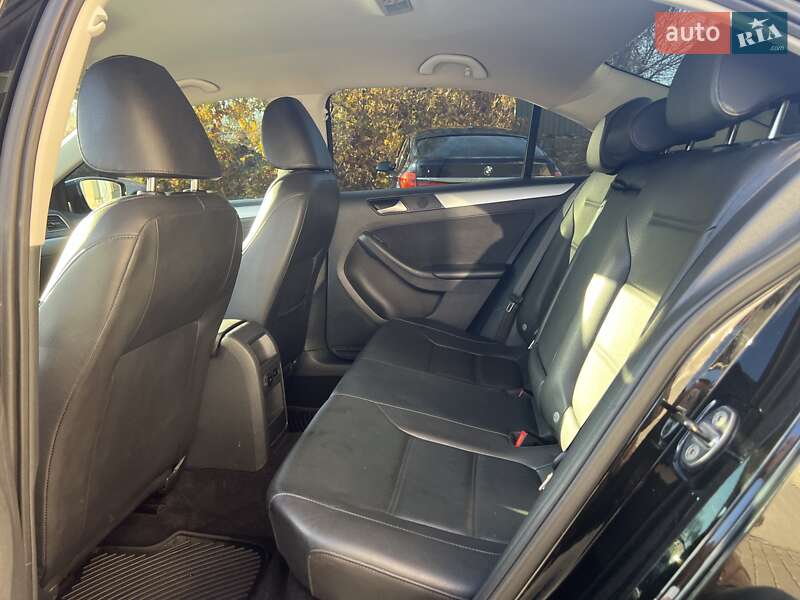 Седан Volkswagen Jetta 2014 в Хмельницком