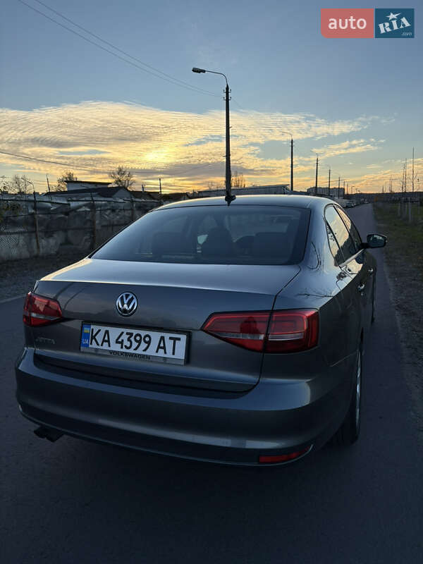 Седан Volkswagen Jetta 2015 в Києві