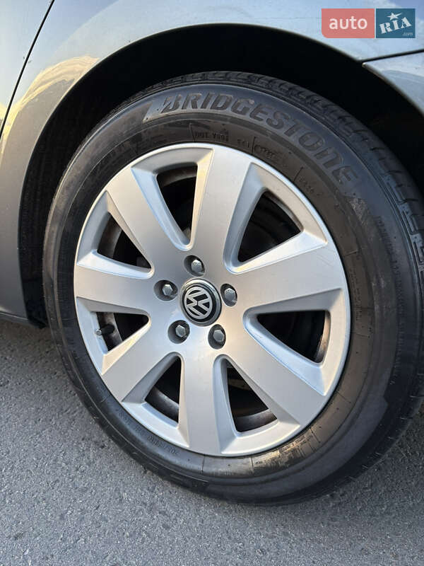 Седан Volkswagen Jetta 2015 в Києві