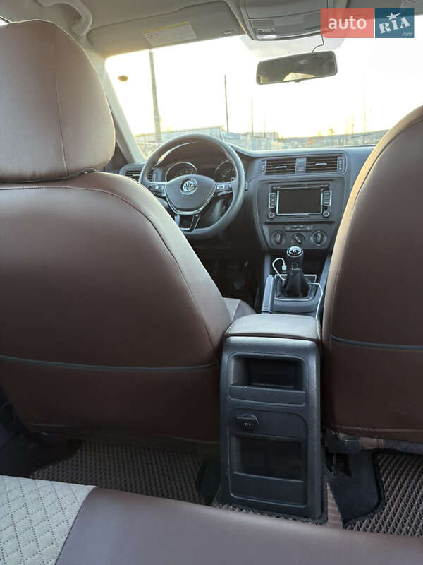 Седан Volkswagen Jetta 2015 в Києві