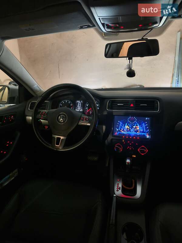 Седан Volkswagen Jetta 2012 в Кривому Розі