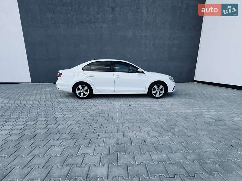 Седан Volkswagen Jetta 2016 в Львове