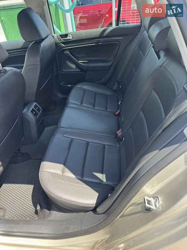 Универсал Volkswagen Jetta 2012 в Обухове фото 7 Универсал Volkswagen Jetta 2012 в Обухове