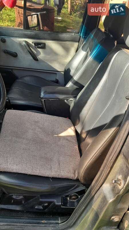 Седан Volkswagen Jetta 1985 в Чернівцях