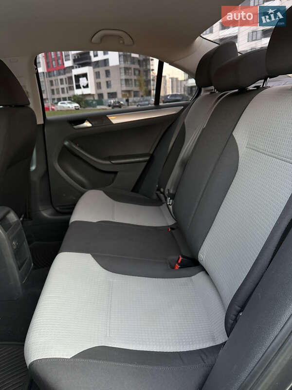 Седан Volkswagen Jetta 2016 в Києві фото 16 Седан Volkswagen Jetta 2016 в Києві