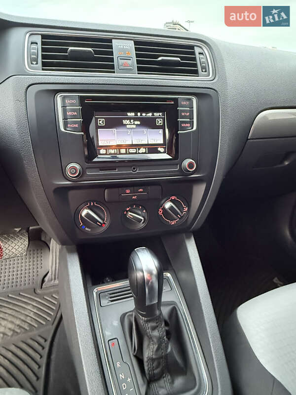 Седан Volkswagen Jetta 2016 в Києві фото 20 Седан Volkswagen Jetta 2016 в Києві