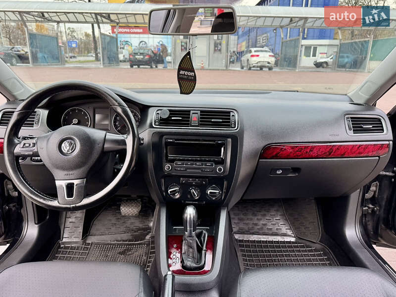 Седан Volkswagen Jetta 2014 в Киеве