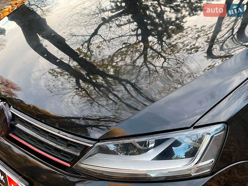 Седан Volkswagen Jetta 2015 в Киеве