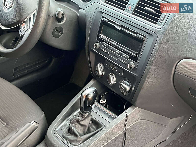 Седан Volkswagen Jetta 2015 в Киеве