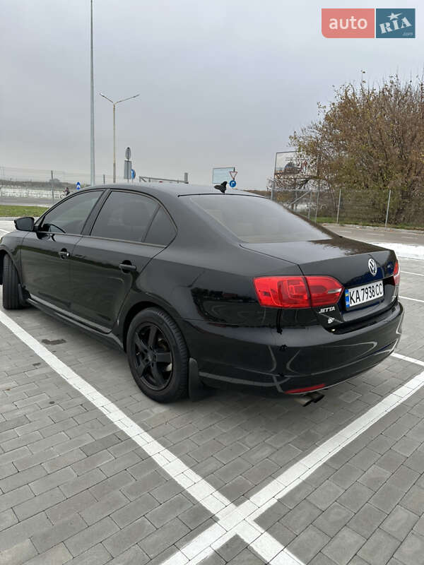 Седан Volkswagen Jetta 2014 в Києві