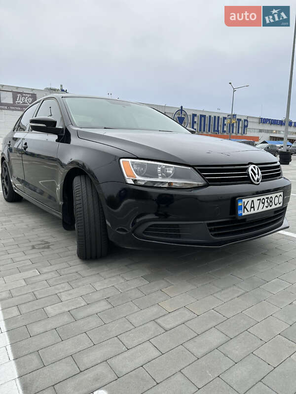 Седан Volkswagen Jetta 2014 в Києві