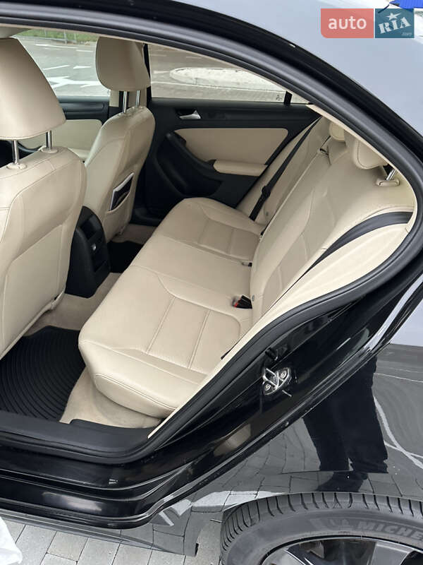 Седан Volkswagen Jetta 2014 в Києві