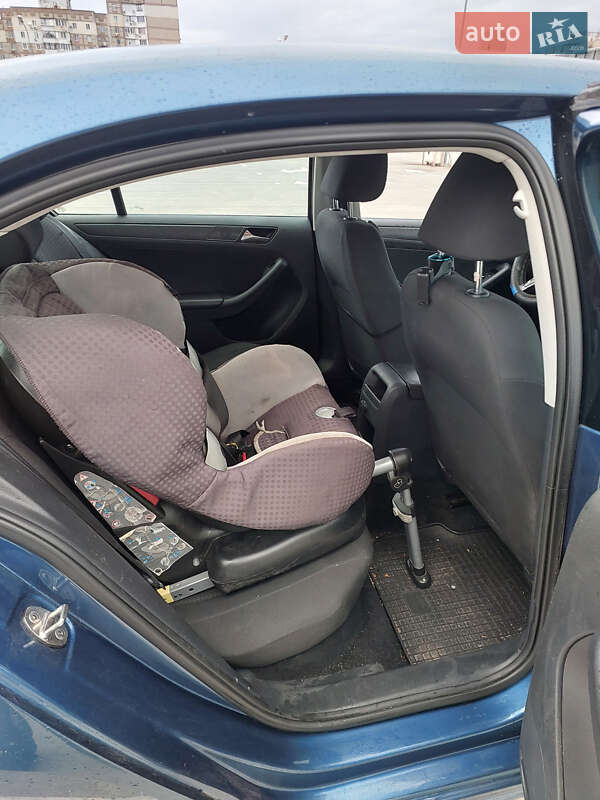 Седан Volkswagen Jetta 2015 в Киеве фото 23 Седан Volkswagen Jetta 2015 в Киеве
