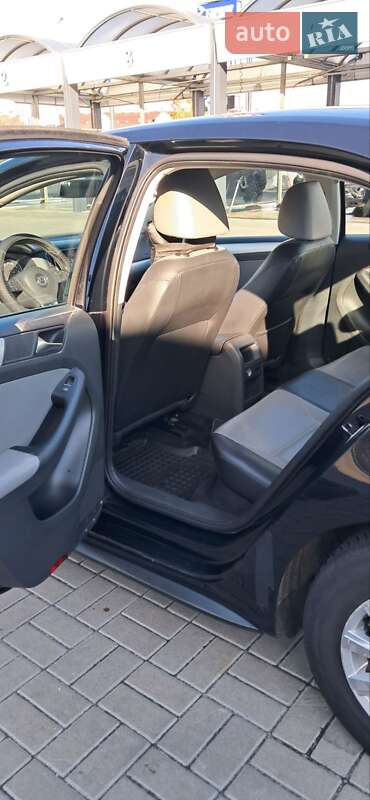Седан Volkswagen Jetta 2013 в Києві фото 11 Седан Volkswagen Jetta 2013 в Києві