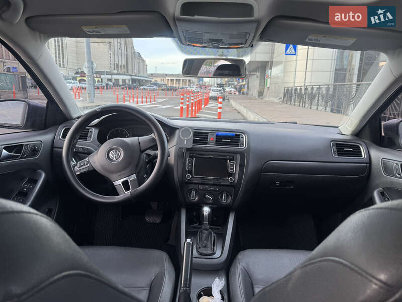 Седан Volkswagen Jetta 2011 в Києві