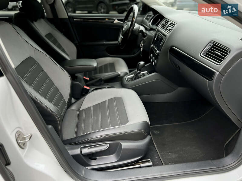 Седан Volkswagen Jetta 2016 в Одессе