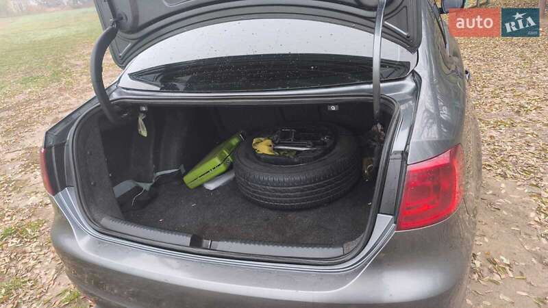 Седан Volkswagen Jetta 2011 в Першотравенске фото 4 Седан Volkswagen Jetta 2011 в Першотравенске