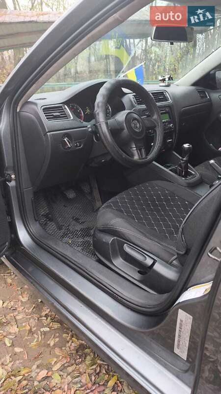Седан Volkswagen Jetta 2011 в Першотравенске фото 13 Седан Volkswagen Jetta 2011 в Першотравенске