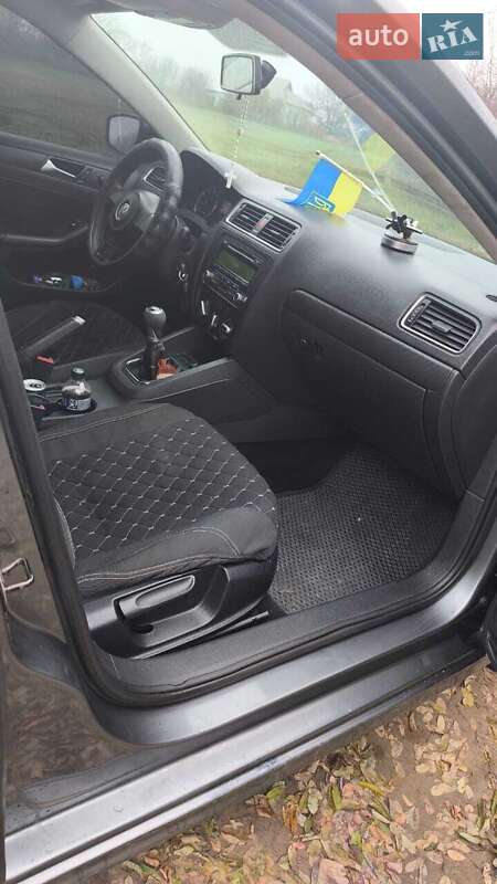 Седан Volkswagen Jetta 2011 в Першотравенске фото 26 Седан Volkswagen Jetta 2011 в Першотравенске