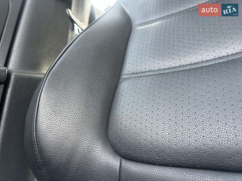 Седан Volkswagen Jetta 2013 в Чорнобаї