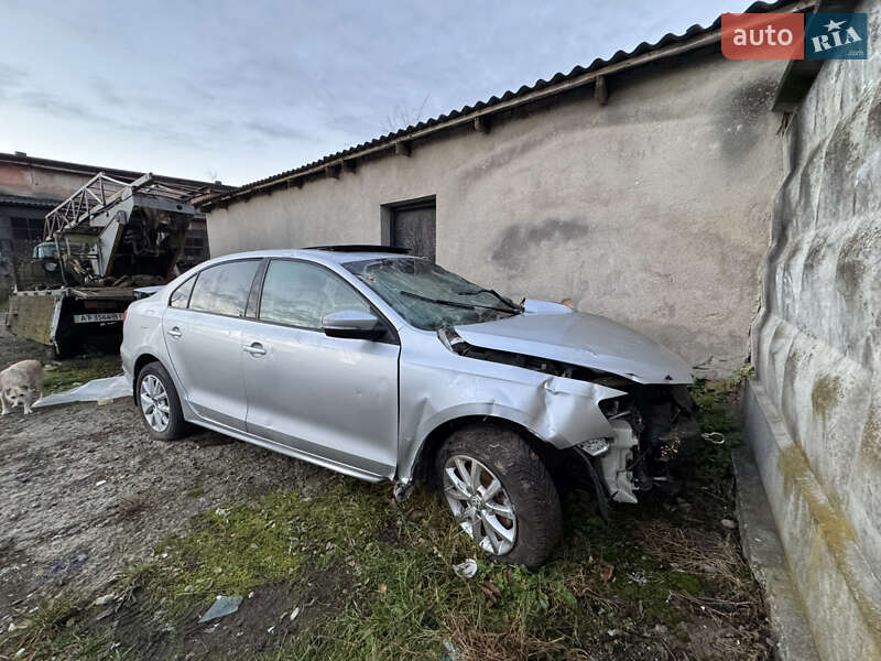 Седан Volkswagen Jetta 2010 в Калуші