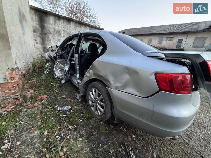 Седан Volkswagen Jetta 2010 в Калуші