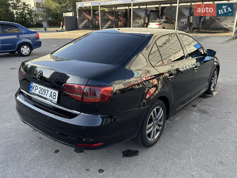 Седан Volkswagen Jetta 2015 в Запорожье