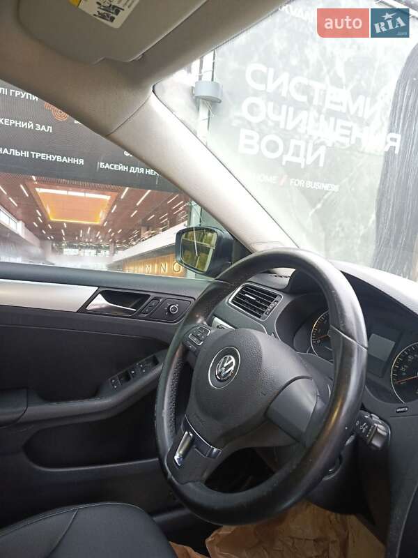 Седан Volkswagen Jetta 2014 в Днепре