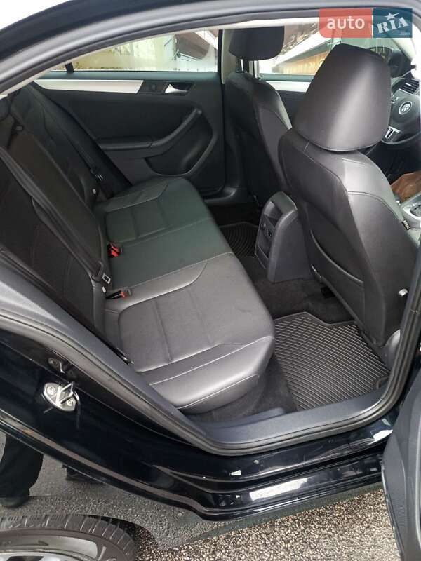 Седан Volkswagen Jetta 2014 в Днепре