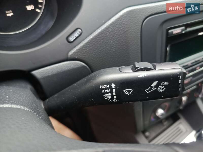 Седан Volkswagen Jetta 2014 в Днепре