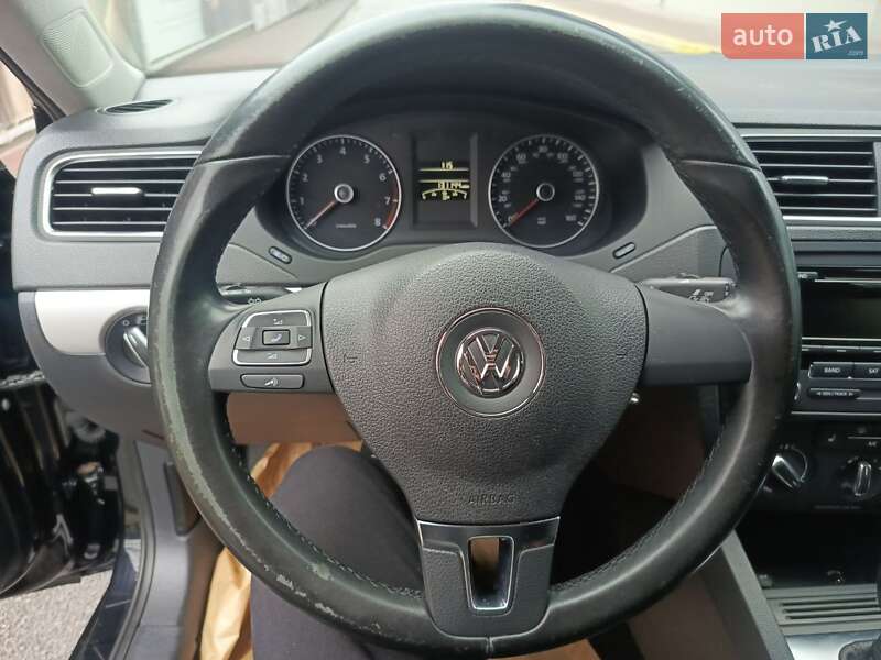 Седан Volkswagen Jetta 2014 в Днепре