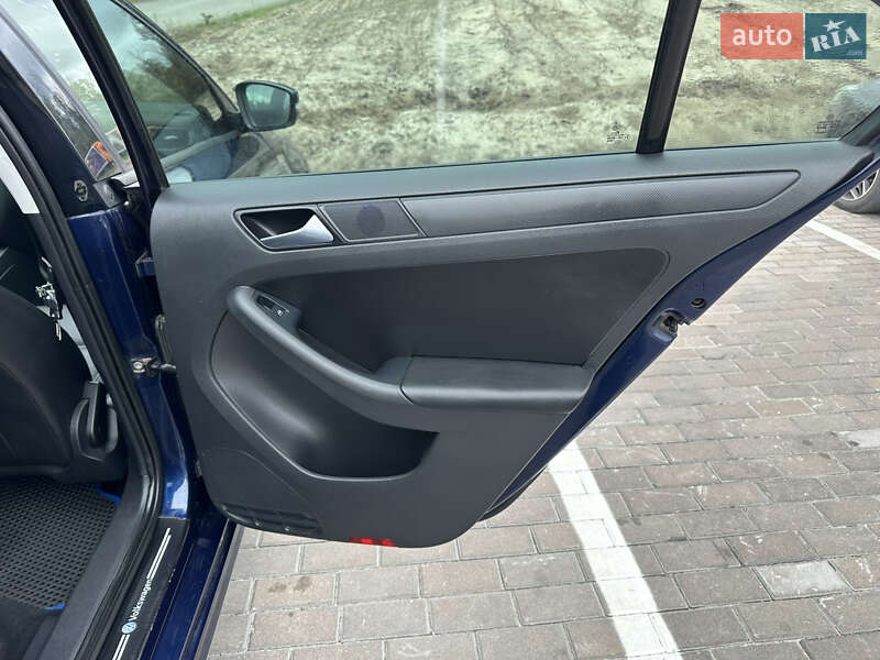 Седан Volkswagen Jetta 2012 в Киеве