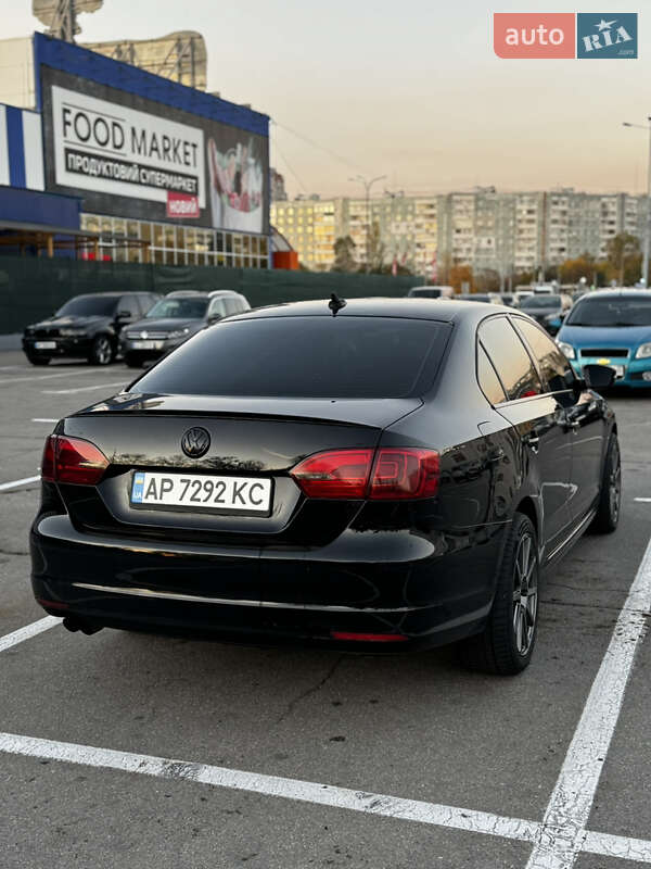 Седан Volkswagen Jetta 2012 в Запоріжжі