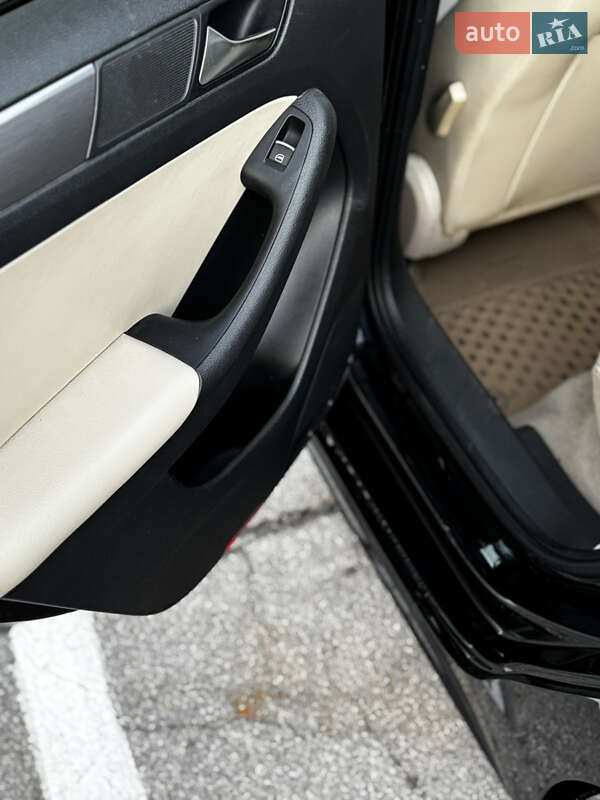 Седан Volkswagen Jetta 2012 в Запоріжжі