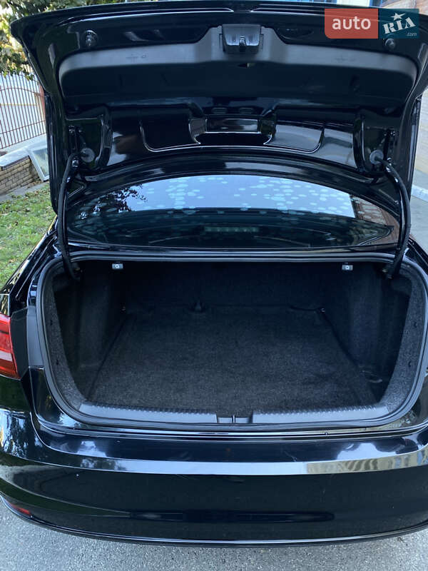 Седан Volkswagen Jetta 2015 в Киеве фото 15 Седан Volkswagen Jetta 2015 в Киеве