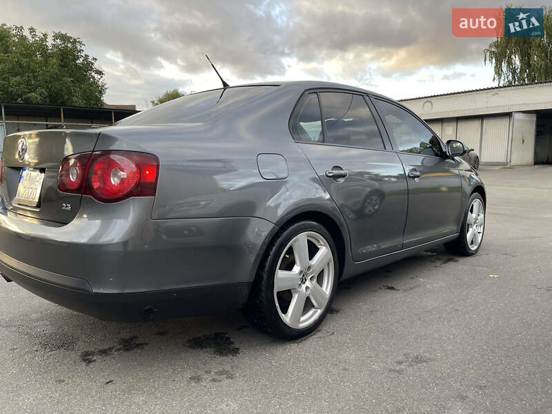 Седан Volkswagen Jetta 2009 в Києві