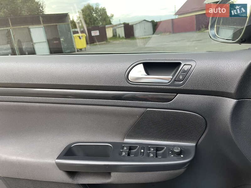 Седан Volkswagen Jetta 2009 в Києві