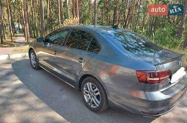 Седан Volkswagen Jetta 2015 в Києві
