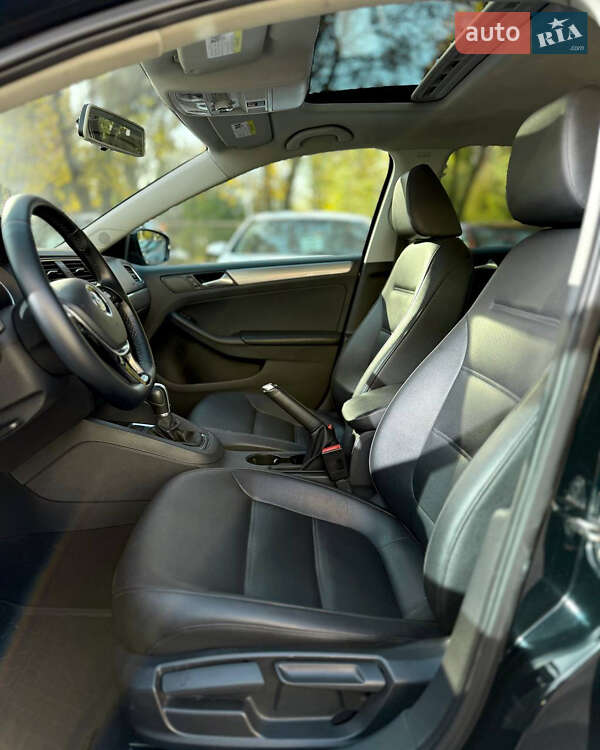 Седан Volkswagen Jetta 2014 в Днепре