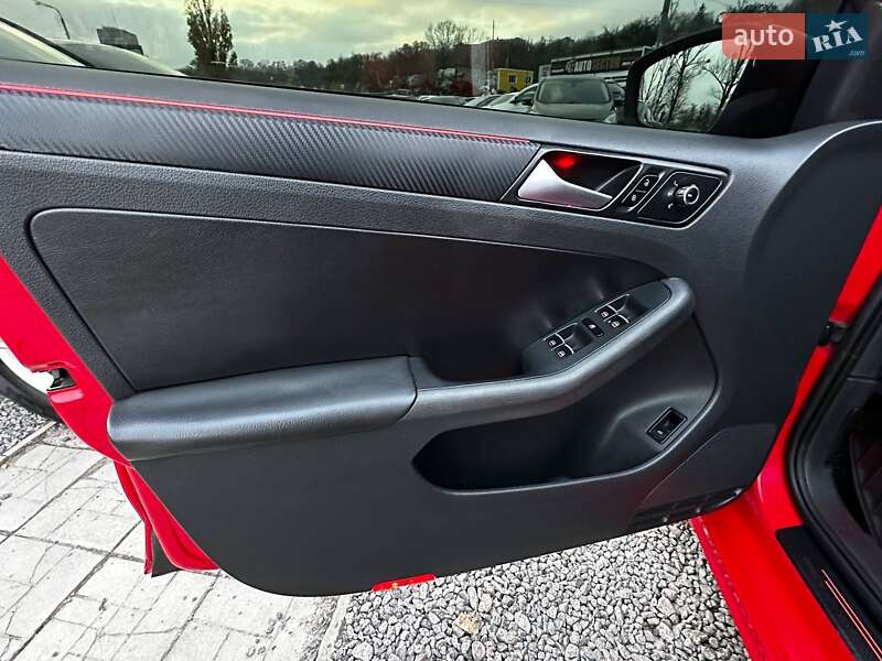 Седан Volkswagen Jetta 2012 в Харкові