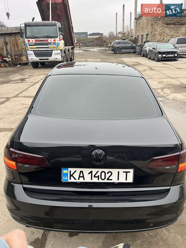 Седан Volkswagen Jetta 2016 в Киеве