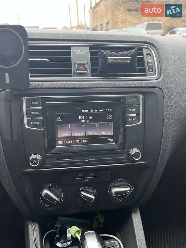 Седан Volkswagen Jetta 2016 в Киеве