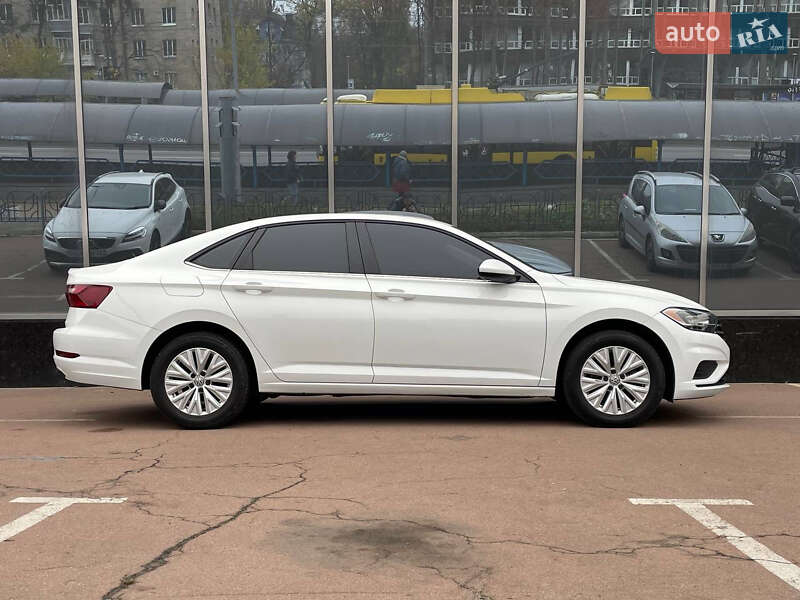 Седан Volkswagen Jetta 2020 в Києві