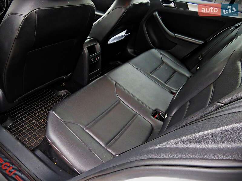 Седан Volkswagen Jetta 2014 в Черкассах