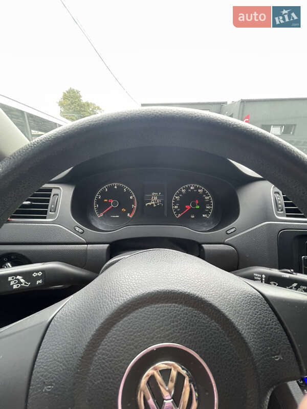 Седан Volkswagen Jetta 2012 в Львове