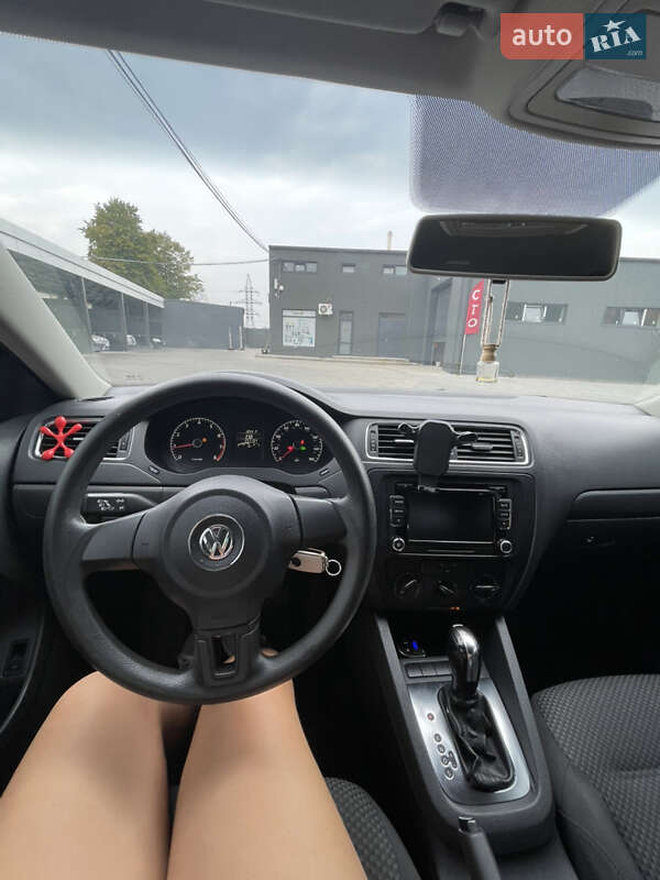 Седан Volkswagen Jetta 2012 в Львове