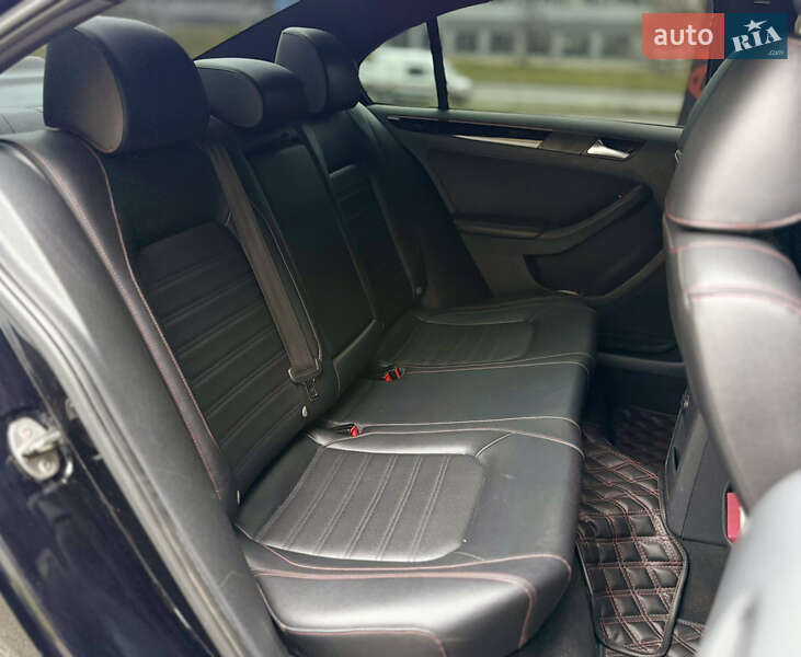 Седан Volkswagen Jetta 2016 в Харкові